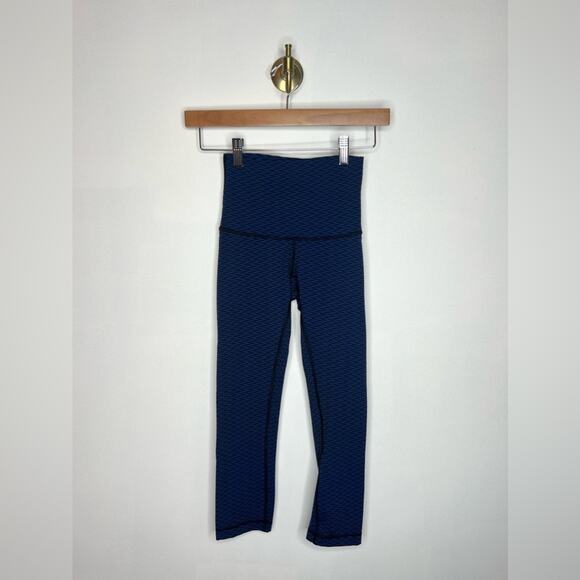 Lululemon Wunder Under Crop Black & Blue Pattern - Picture 2 of 6